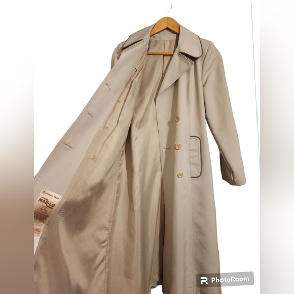 Beautiful Tailored Vintage White Trench Coat with Black Trim at Collar/Pocket - Picture 5 of 14